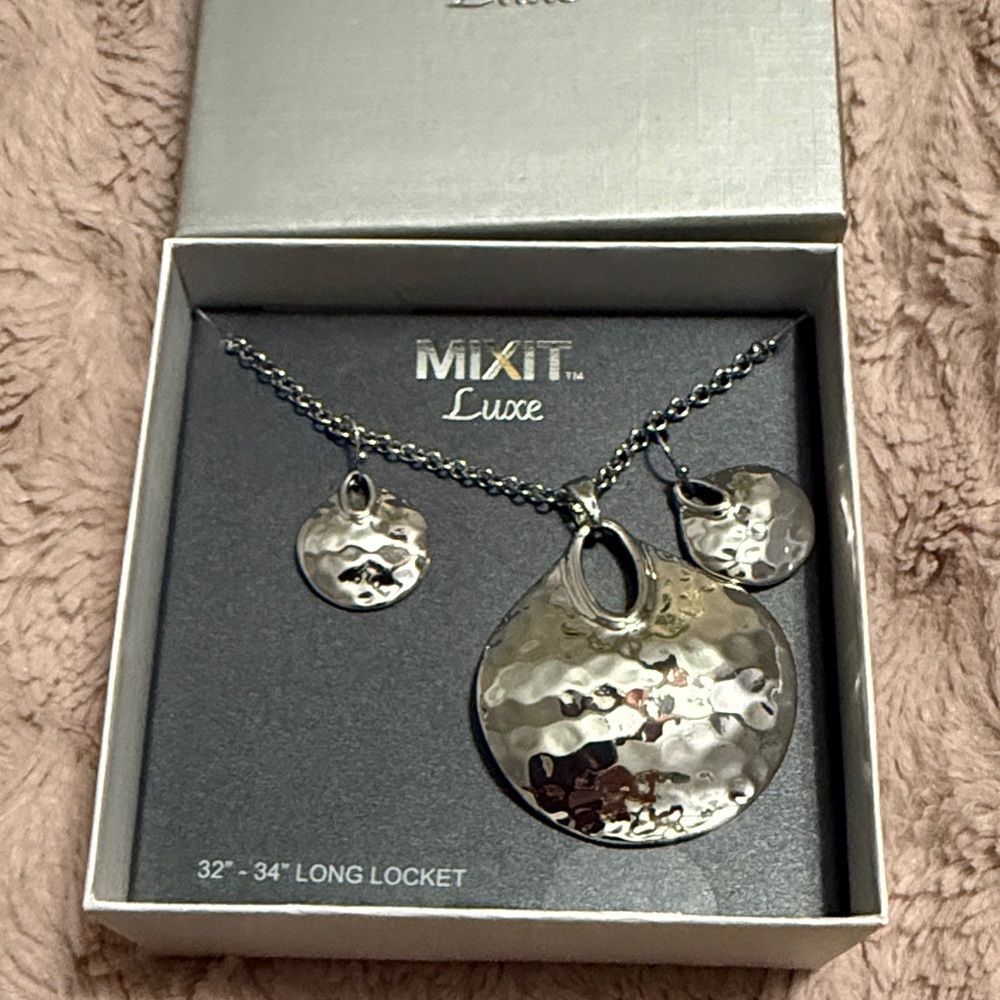 Mixit Luxe Silver Hammered Locket Necklace Set